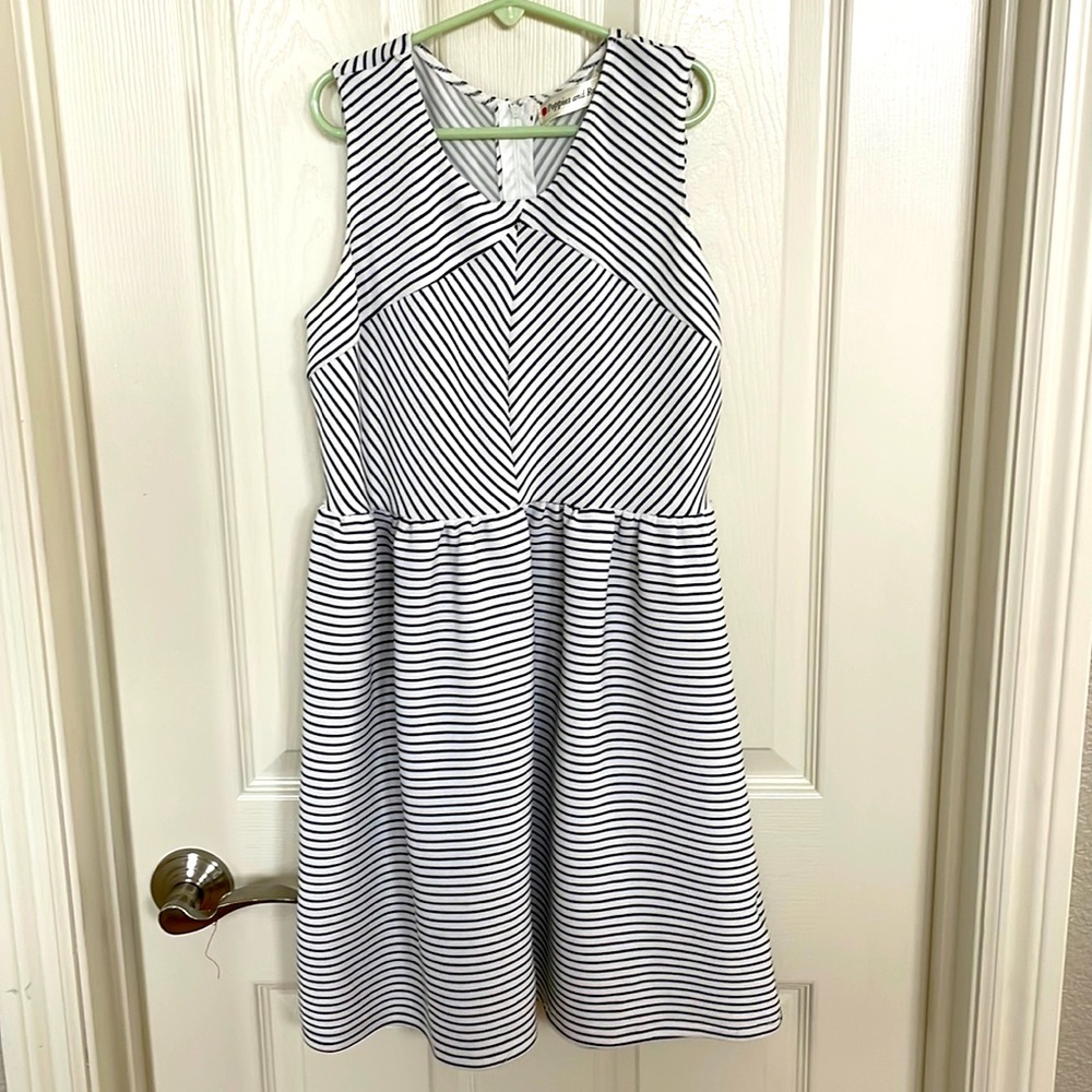 Girls spring dress.  Size 14.  Perfect for Easter or any special occasion.